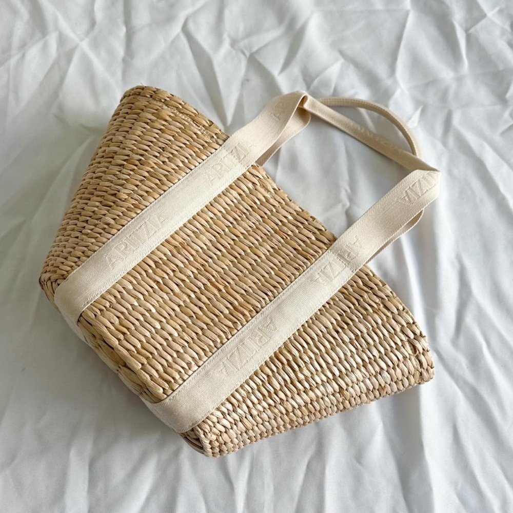 Aritzia Raffia Bucket Bag